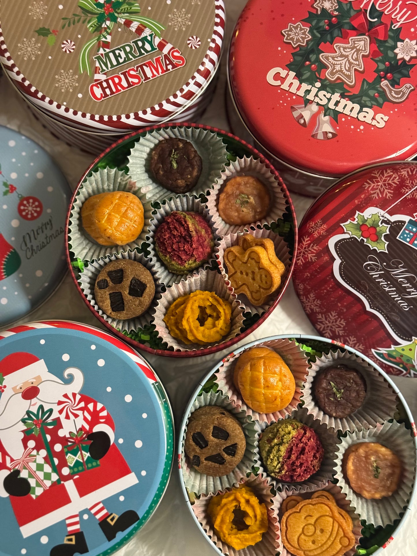 [LIMITED EDITION] HOLLY JOLLY TIN COLLECTION